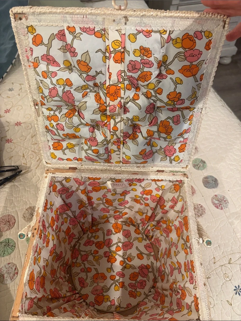Dritz Vintage Cream Wicker Sewing Basket with Floral Lid